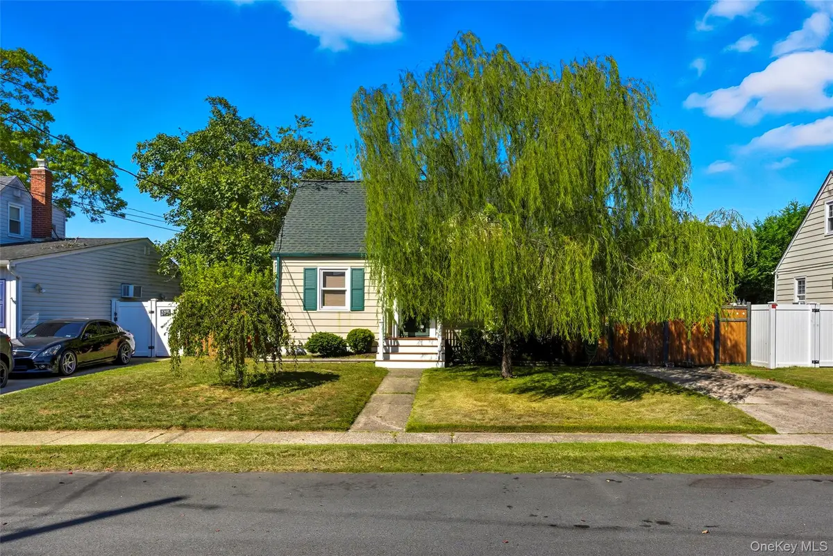 307 Ferndale Court, Copiague, NY 11726 - Image #1