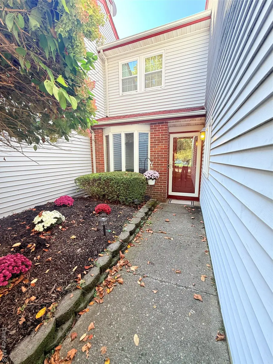 8 Potomac Court, Coram, NY 11727 - Image #2