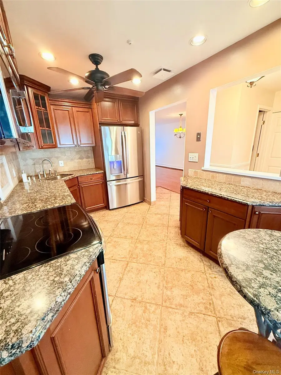 8 Potomac Court, Coram, NY 11727 - Image #3