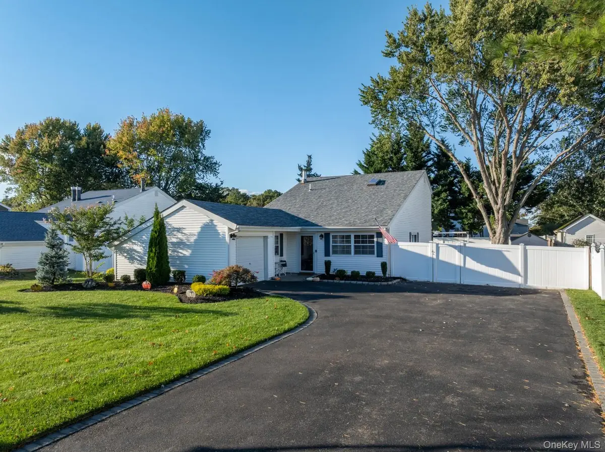 19 Carson Lane, Medford, NY 11763 - Image #1