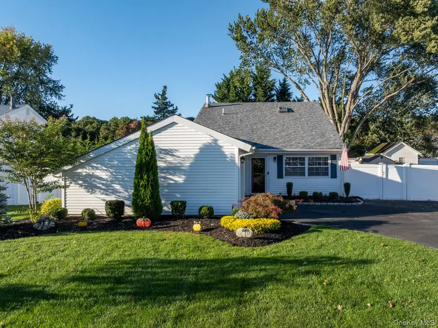 19 Carson Lane, Medford, NY 11763 - Image #2