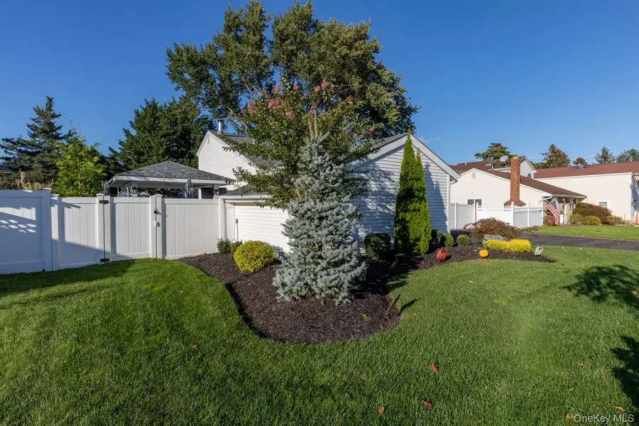 19 Carson Lane, Medford, NY 11763 - Image #3