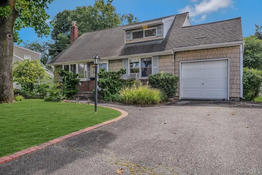 170 Wickfield Lane, North Babylon, NY 11703 - Image #2