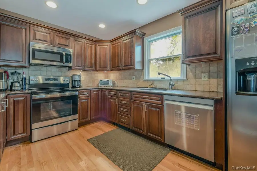 170 Wickfield Lane, North Babylon, NY 11703 - Image #3