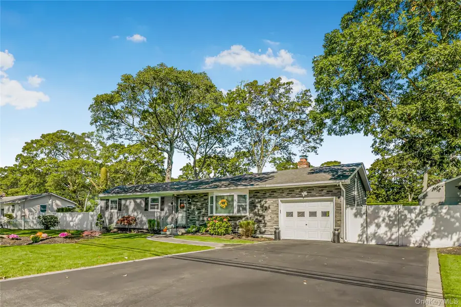 7 Plymouth Street, Centereach, NY 11720 - #3