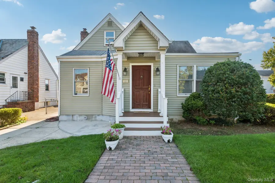 323 Barwick Boulevard, Mineola, NY 11501 - Image #2