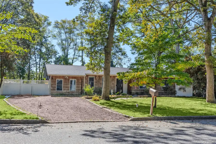 4 Model Court, Rocky Point, NY 11778 - Image #2