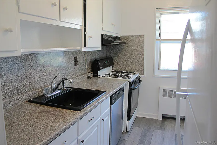 28 Dehaven Drive #1E, Yonkers, NY 10701 - Image #2