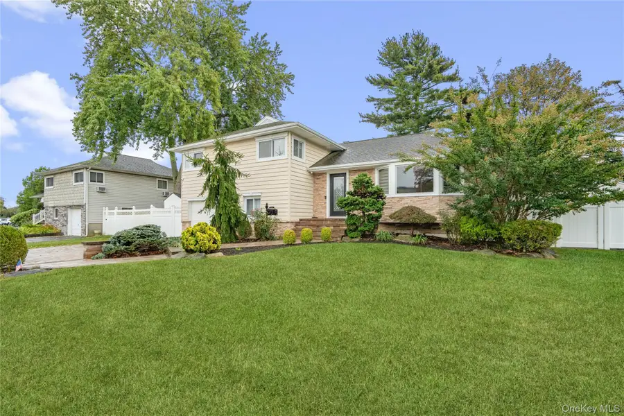 240 Wyngate Drive, Massapequa, NY 11758 - Image #3
