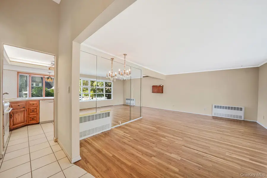 379 Roxbury Road S, Garden City South, NY 11530 - Image #2