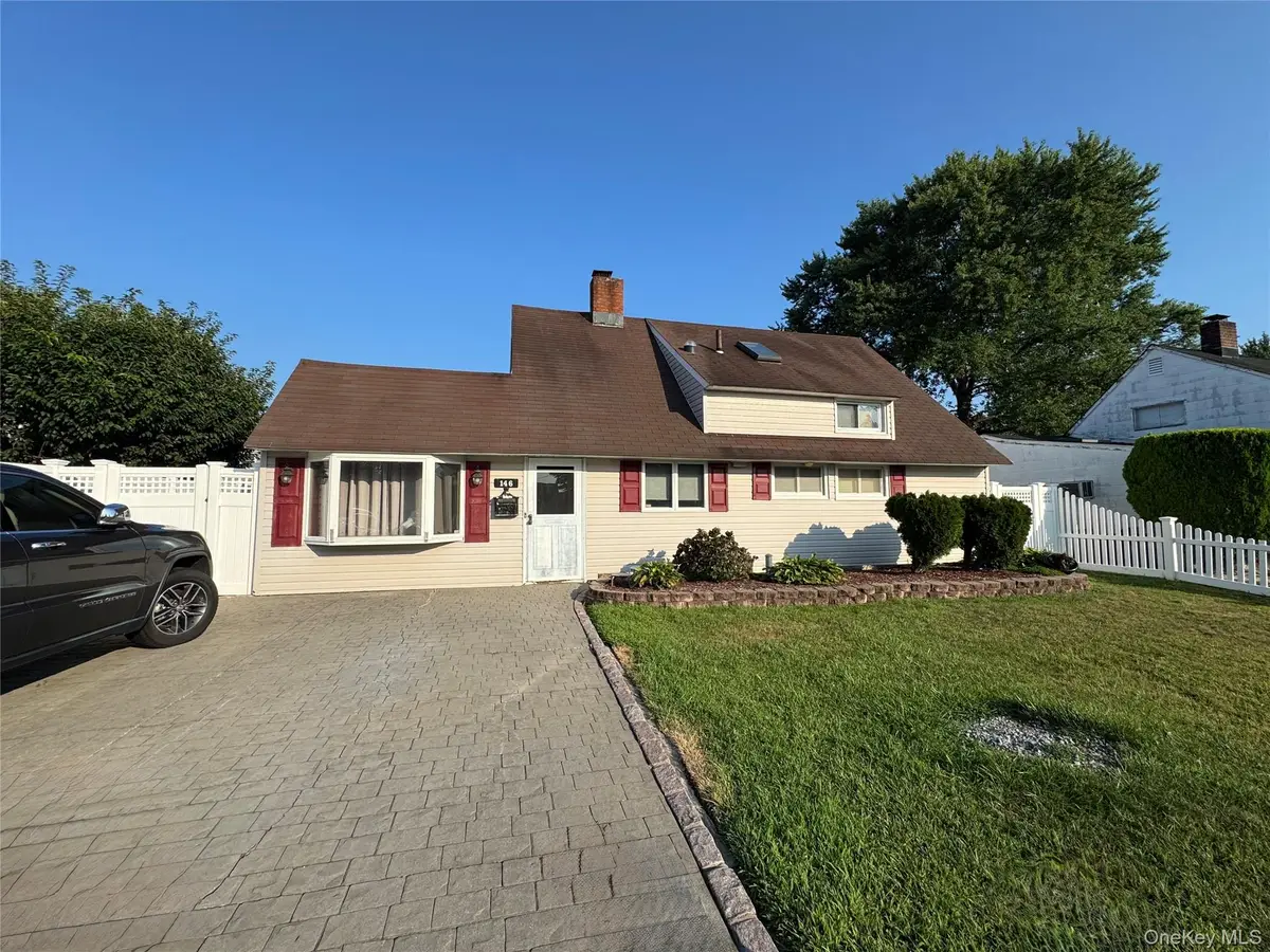 146 Springtime Lane W, Levittown, NY 11756 - Image #1