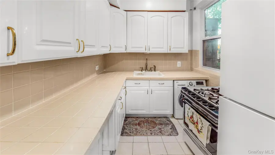 2255 78th Street #2E, East Elmhurst, NY 11370 - Image #2