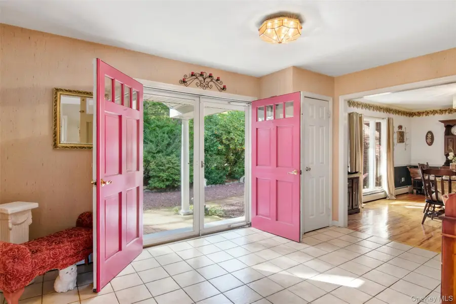 8 Tanager Lane, Northport, NY 11768 - Image #3