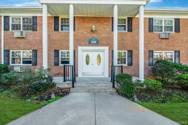 330 Lakeland Avenue #2H, Sayville, NY 11782