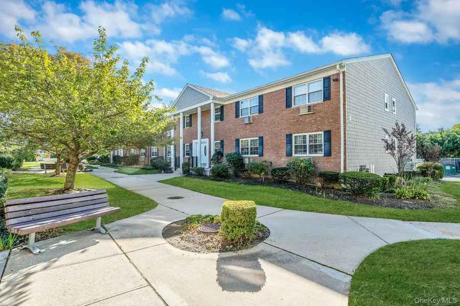 330 Lakeland Avenue #2H, Sayville, NY 11782 - Image #3