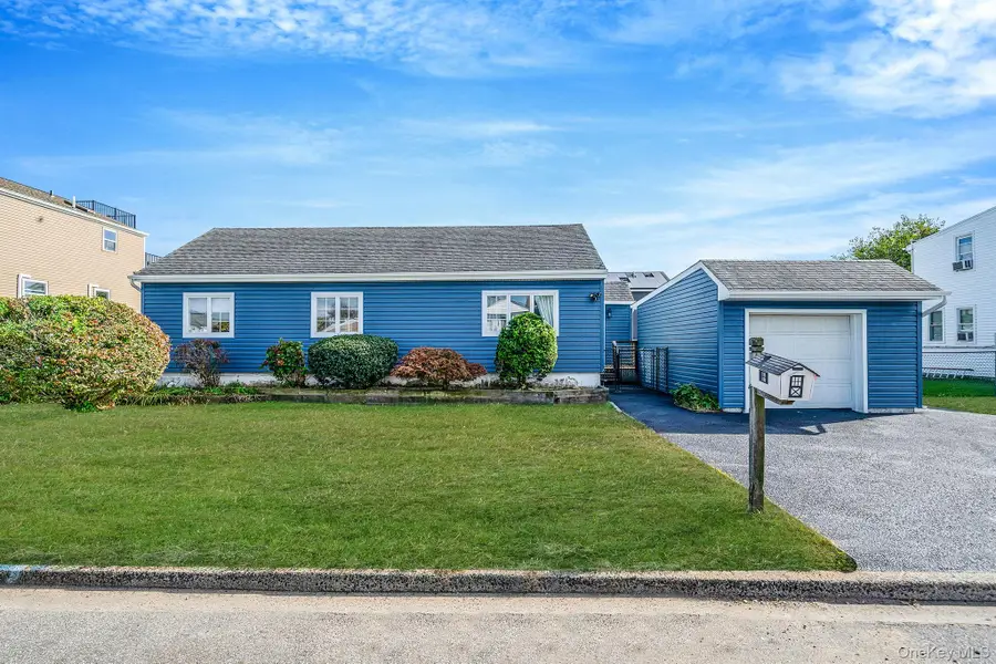 33 E. Seacrest Avenue, Lindenhurst, NY 11757 - Image #2