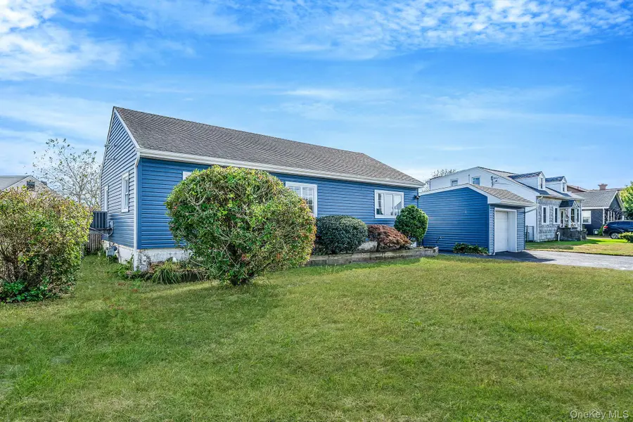 33 E. Seacrest Avenue, Lindenhurst, NY 11757 - Image #3