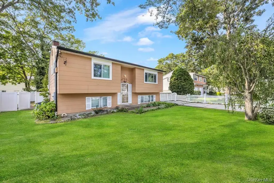 12 Roosevelt Avenue, Greenlawn, NY 11740 - Image #2