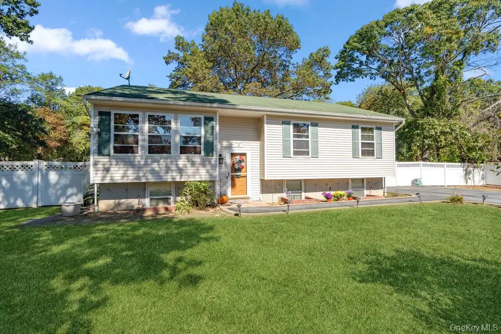 15 New York Avenue, Bay Shore, NY 11706 - Image #1