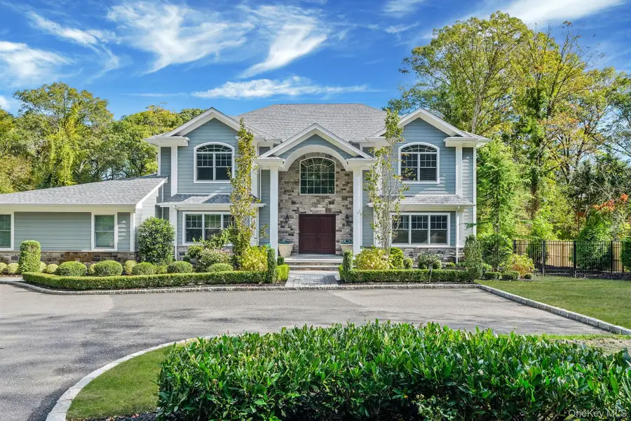 4 Carriage Court, Dix Hills, NY 11746 - Image #2