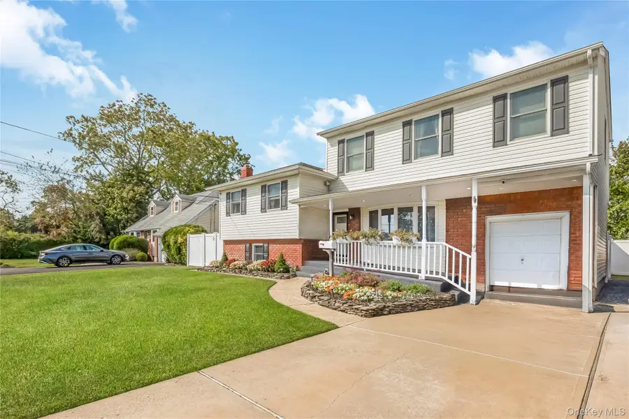 15 Whalen Street, North Babylon, NY 11703 - Image #3