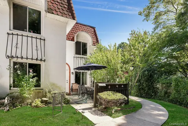 392 Birchwood Road, Medford, NY 11763