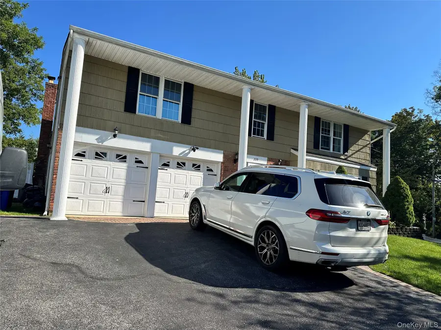 209 Old Post Drive, Hauppauge, NY 11788 - Image #2