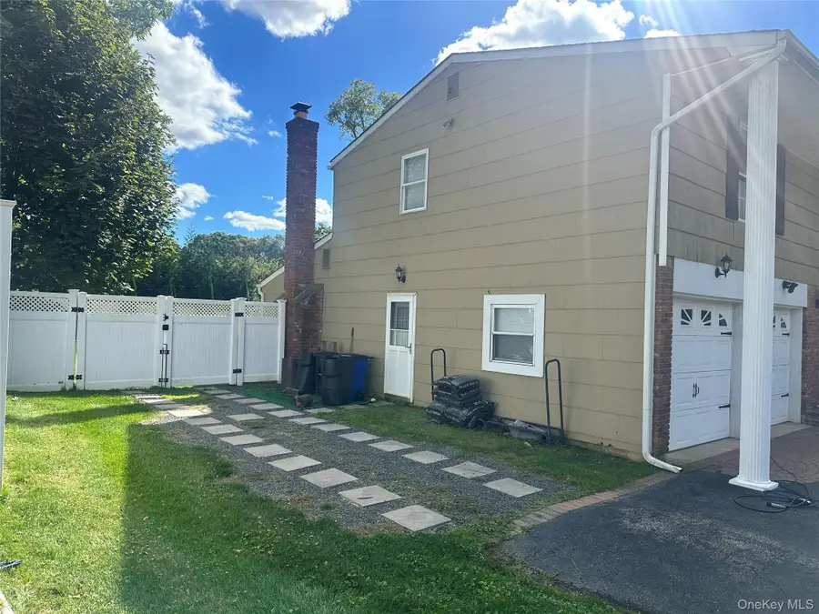 209 Old Post Drive, Hauppauge, NY 11788 - Image #3