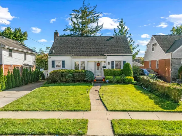 38 Primrose Drive, New Hyde Park, NY 11040