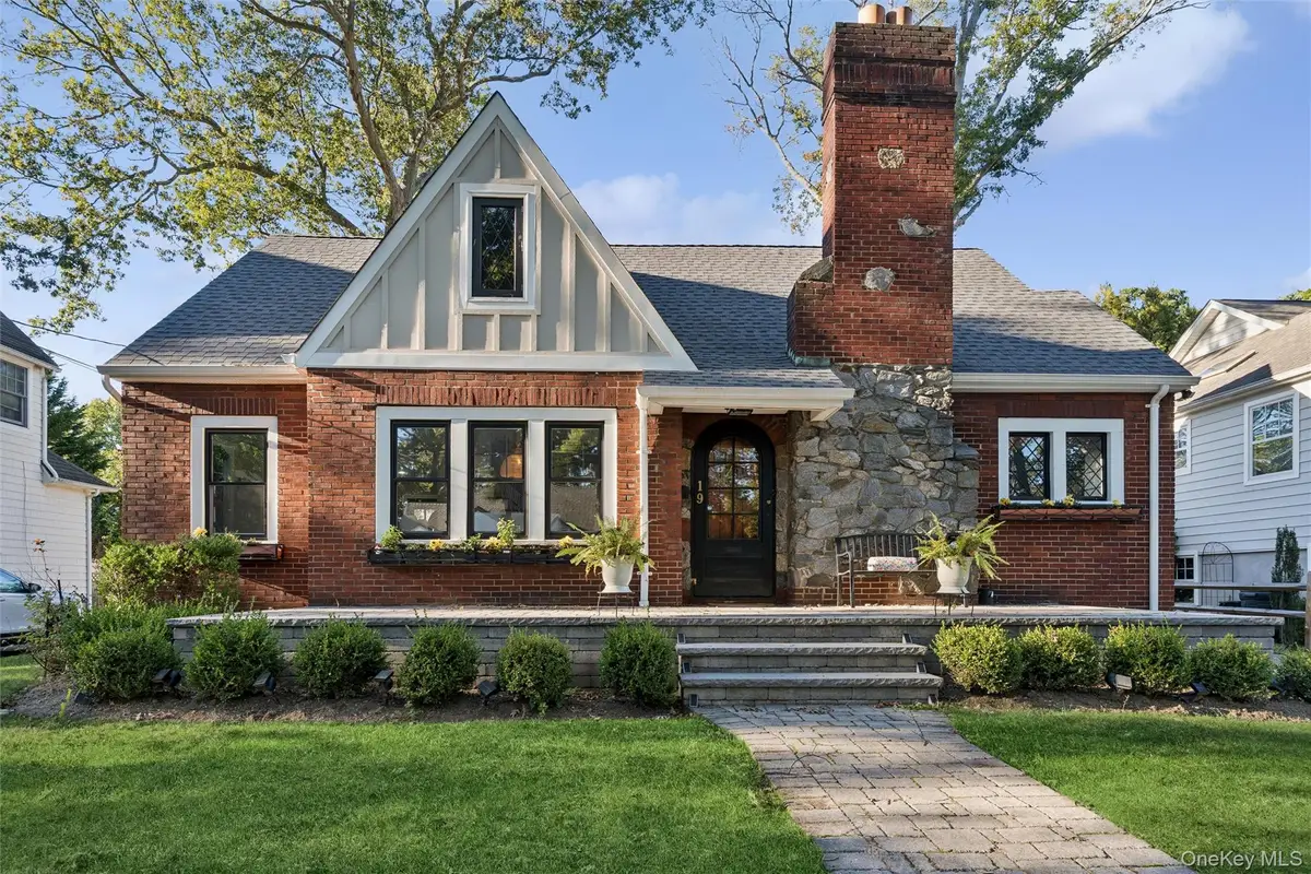 19 Margaret Boulevard, Merrick, NY 11566 - Image #1