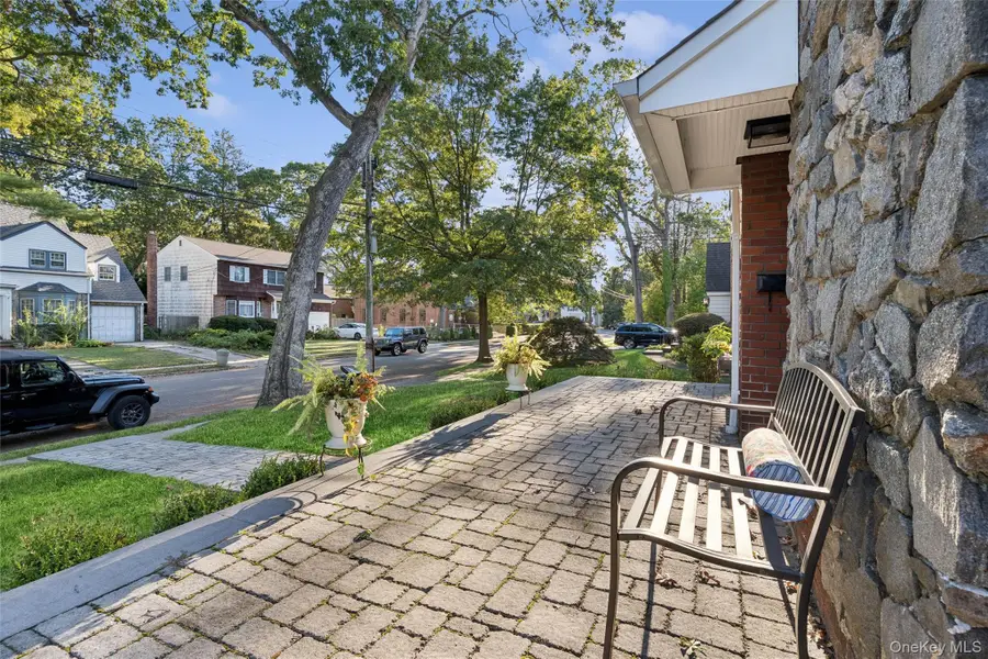 19 Margaret Boulevard, Merrick, NY 11566 - Image #3