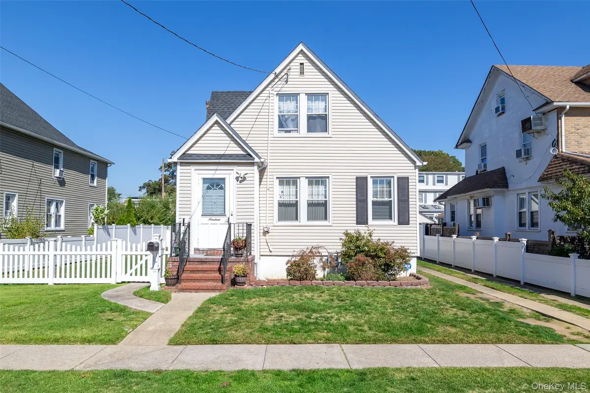 19 Teneyck Avenue, Valley Stream, NY 11580 - Image #1