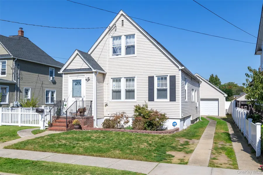 19 Teneyck Avenue, Valley Stream, NY 11580 - Image #2