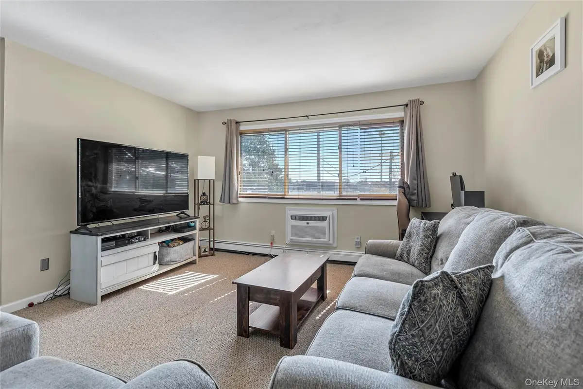 2423 Union Boulevard #8B, Islip, NY 11751 - Image #1