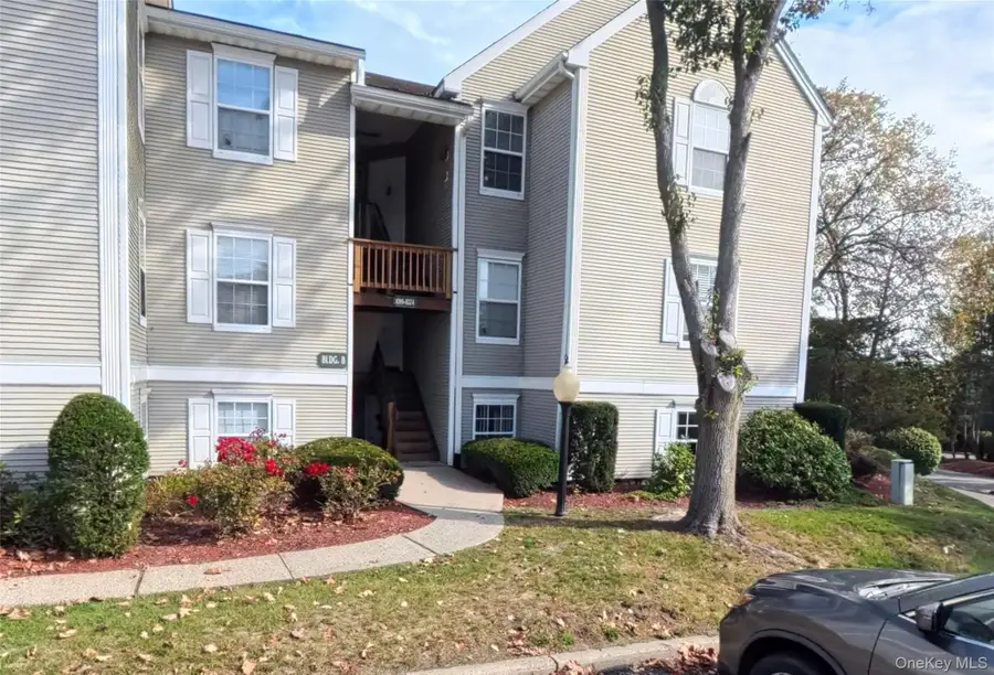 1020 Washington Green, New Windsor, NY 12553 - Image #2