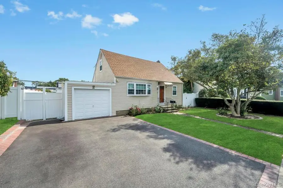 131 Lee Avenue, Hicksville, NY 11801 - Image #2