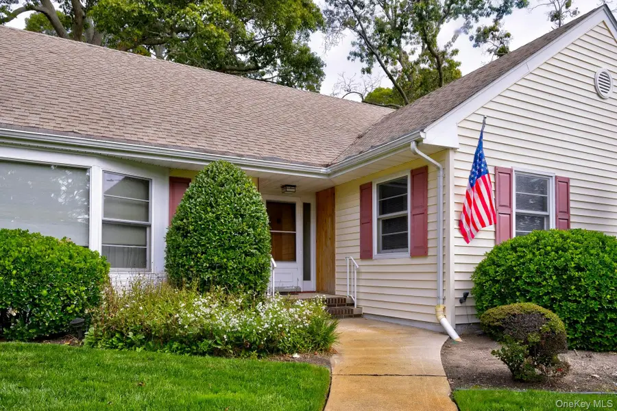 35 Red Oak Place, Massapequa, NY 11758 - Image #2