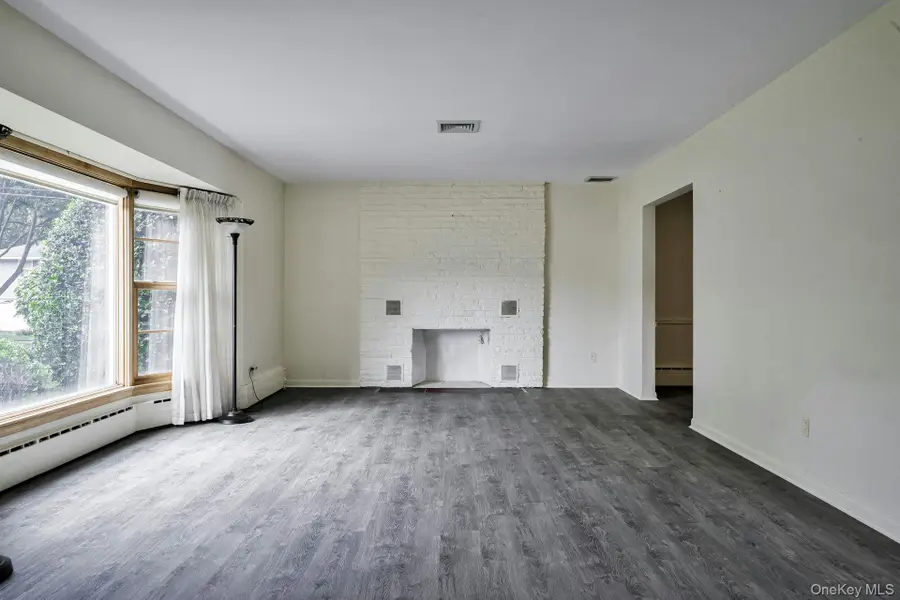 35 Red Oak Place, Massapequa, NY 11758 - Image #3