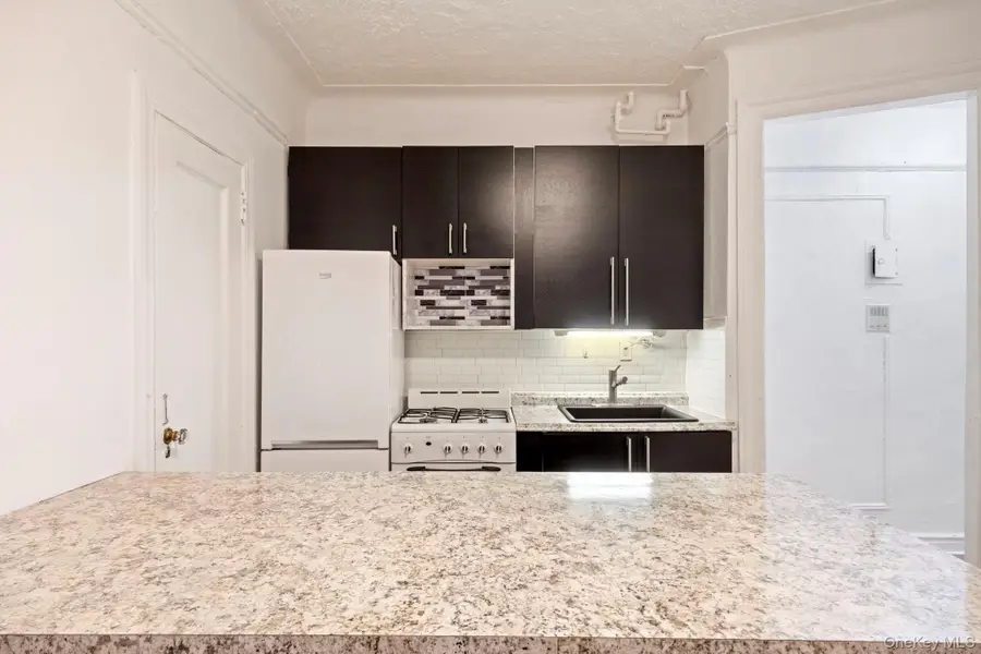 1976 Lafontaine Avenue #1D, Bronx, NY 10457 - Image #3