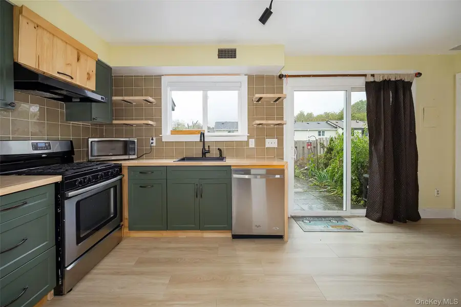 8 Sunny Brook Circle, Highland, NY 12528 - Image #3