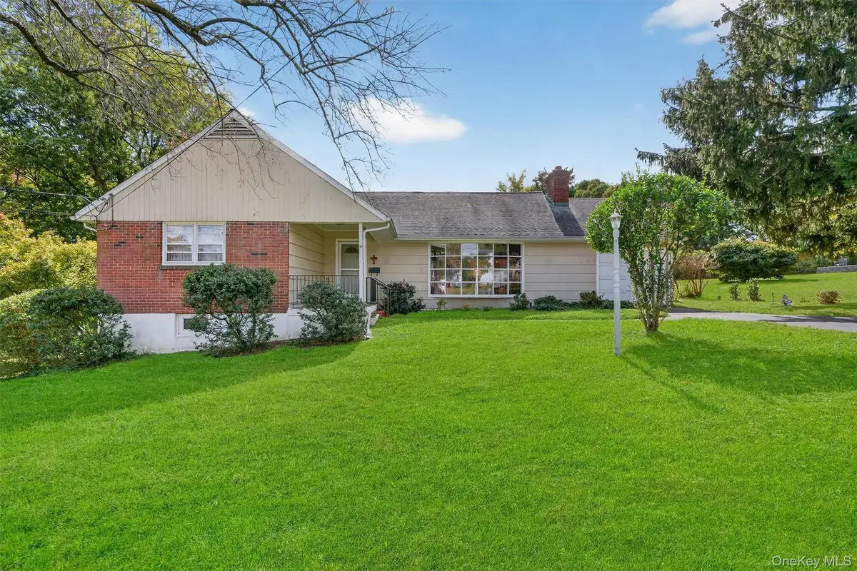 14 Halsey Place, Valhalla, NY 10595 - Image #1