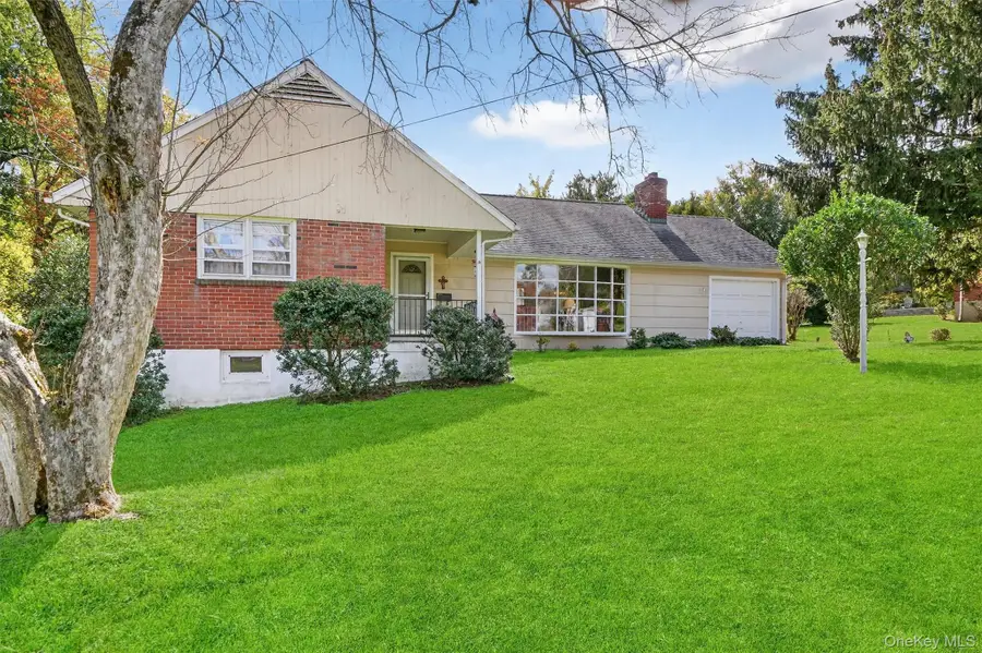 14 Halsey Place, Valhalla, NY 10595 - Image #2