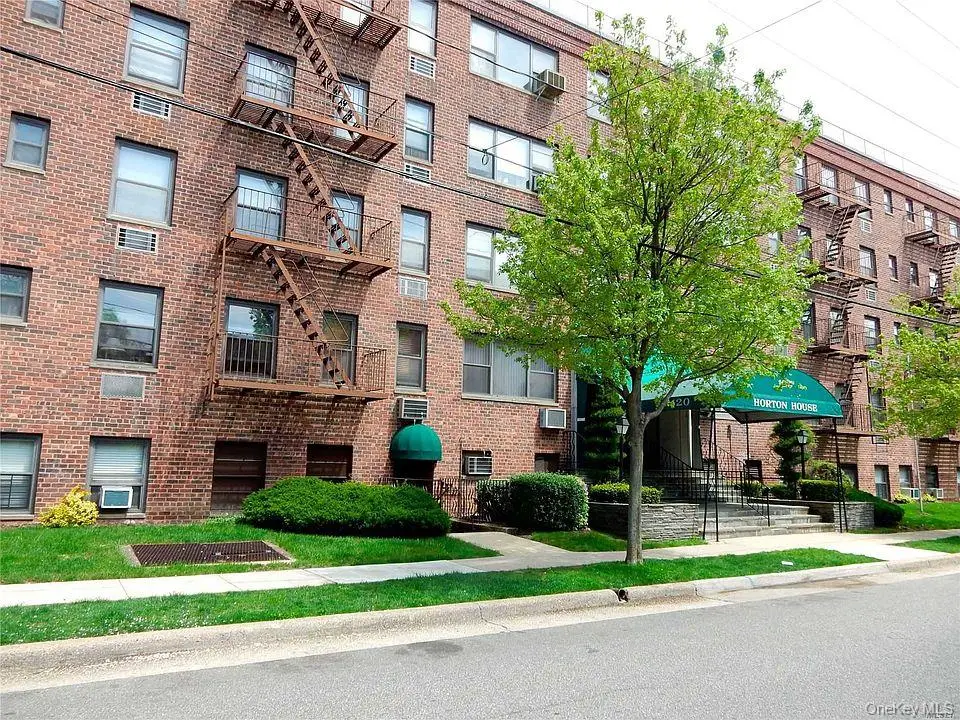 120 Horton Highway #Apt. A13, Mineola, NY 11501 - Image #1
