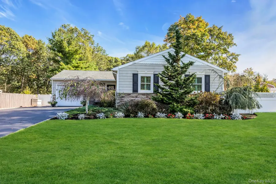 185 14th Avenue, Holtsville, NY 11742 - Image #2