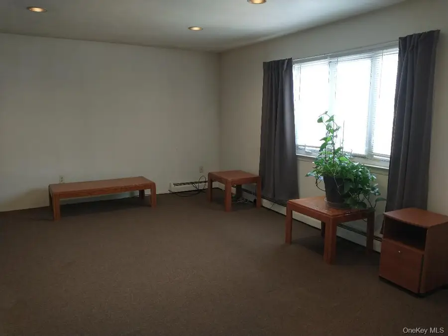 540 Oak Street, Copiague, NY 11726 - Image #3