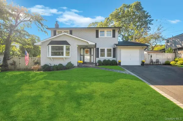 20 Peak Street, Ronkonkoma, NY 11779