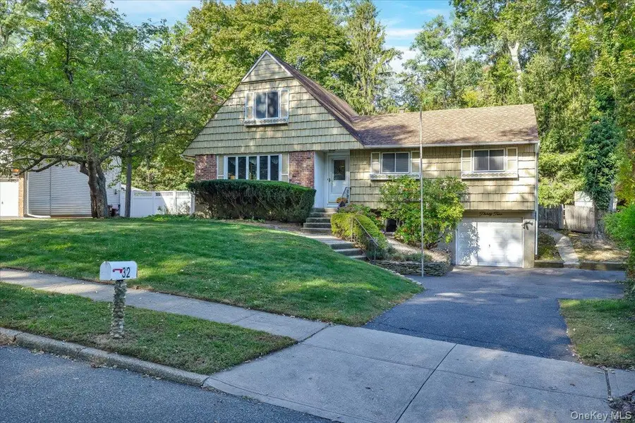 32 Ravenwood Drive, Kings Park, NY 11754 - Image #2
