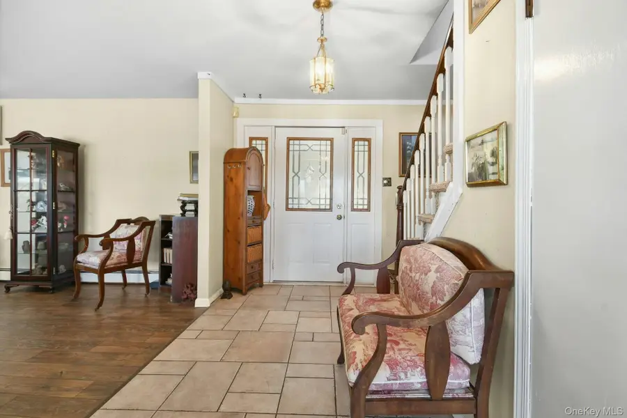 136 Connetquot Drive, Oakdale, NY 11769 - Image #3