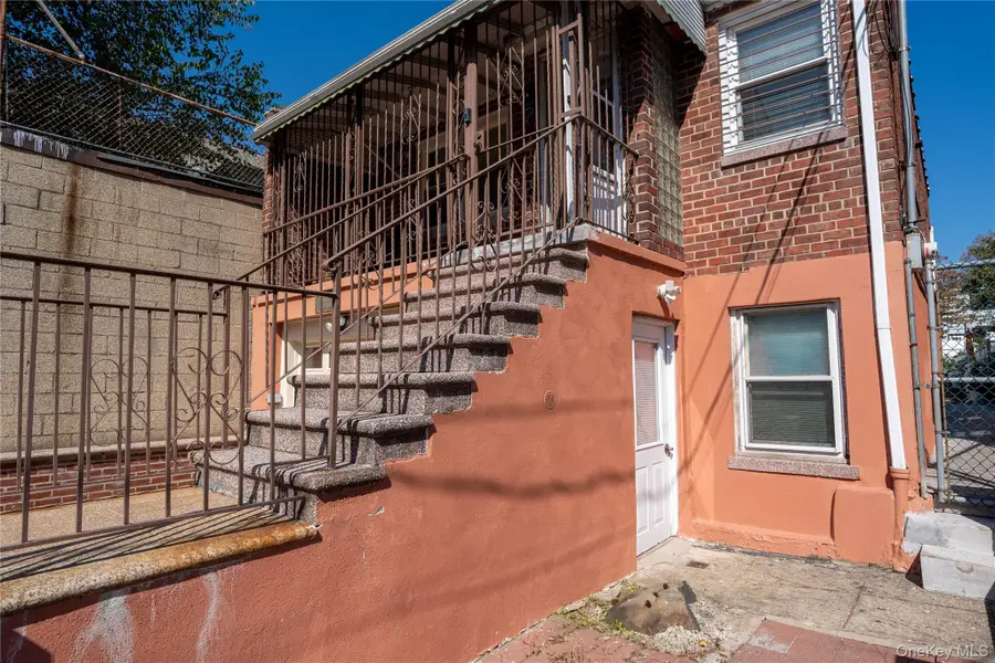 955 E 212th Street, Bronx, NY 10469 - Image #2