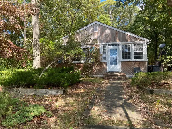 234 Lakeside Trail, Ridge, NY 11961